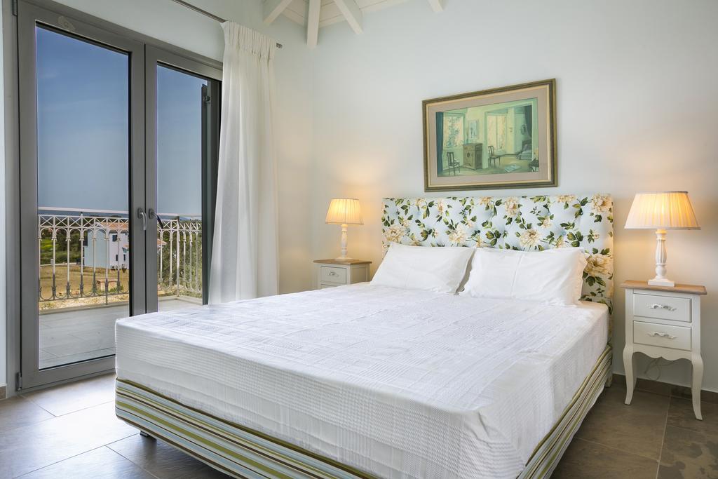 Afrodite Luxury Villa Svoronata Extérieur photo